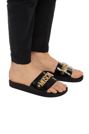 Klapki z metalowym logo, zdjęcie 2 Klapki z metalowym logo od Moschino